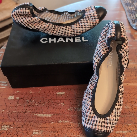 Chanel Women's Tweed Ballet Flats - Black and Pink. Size 39 - Picture 1 of 6